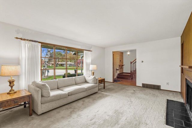 1123 Palamino DRIVE, Racine, WI 53402