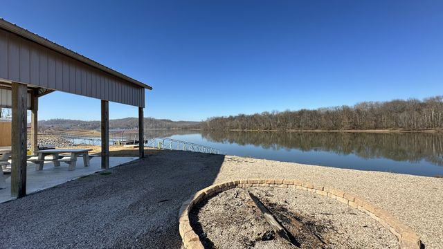 2287 Hardin Bottom River Road, Clifton, TN 38425