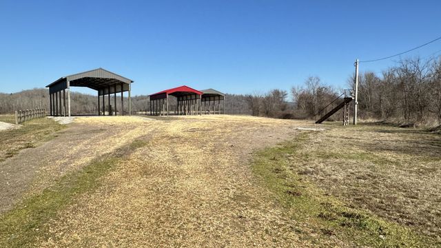 2287 Hardin Bottom River Road, Clifton, TN 38425