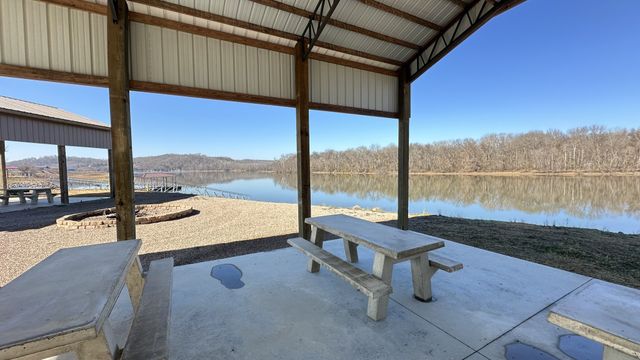 2287 Hardin Bottom River Road, Clifton, TN 38425