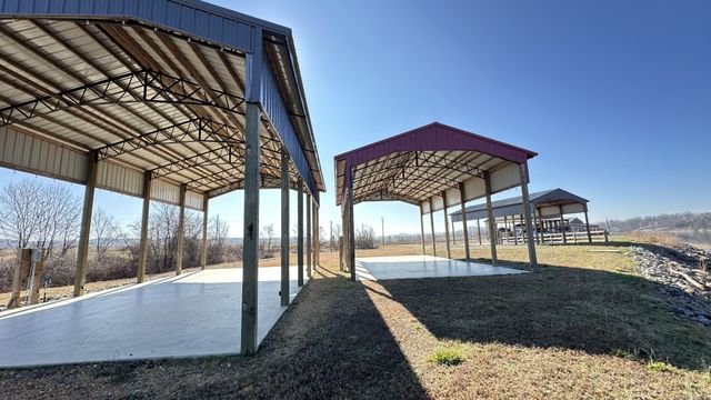 2287 Hardin Bottom River Road, Clifton, TN 38425