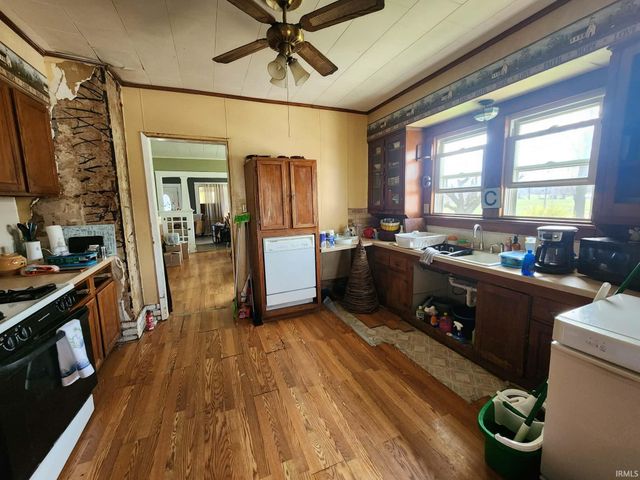 1913 S 1200 East Road, Oakland City, IN 47660