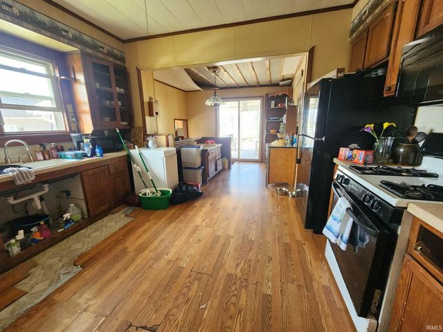 1913 S 1200 East Road, Oakland City, IN 47660