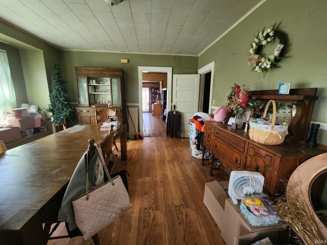 1913 S 1200 East Road, Oakland City, IN 47660