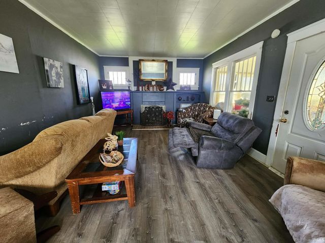 1913 S 1200 East Road, Oakland City, IN 47660