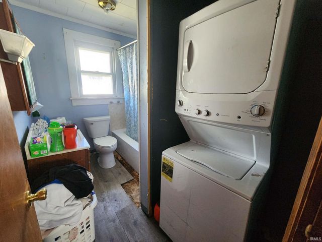 1913 S 1200 East Road, Oakland City, IN 47660