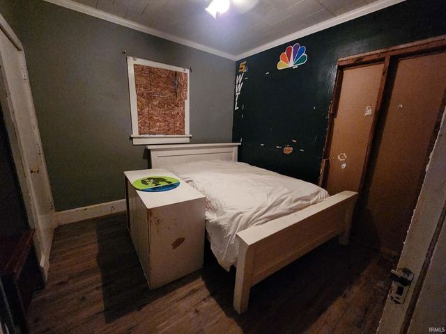 1913 S 1200 East Road, Oakland City, IN 47660