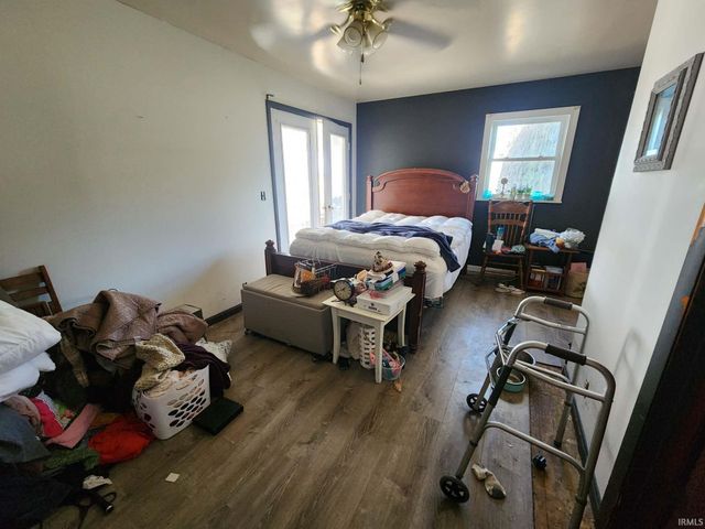 1913 S 1200 East Road, Oakland City, IN 47660