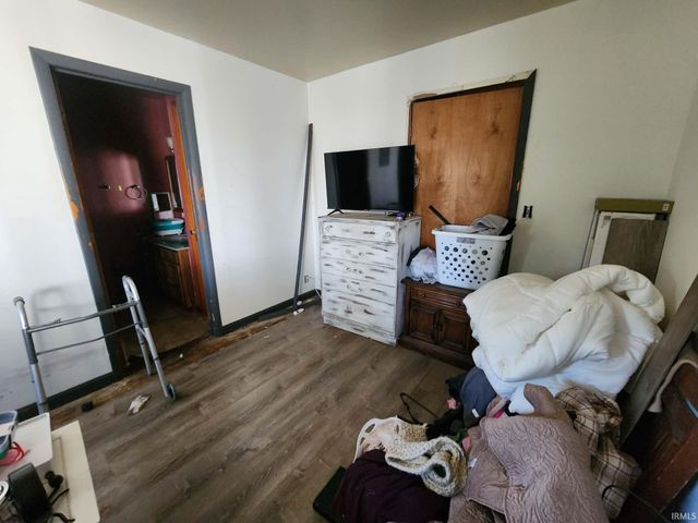 1913 S 1200 East Road, Oakland City, IN 47660