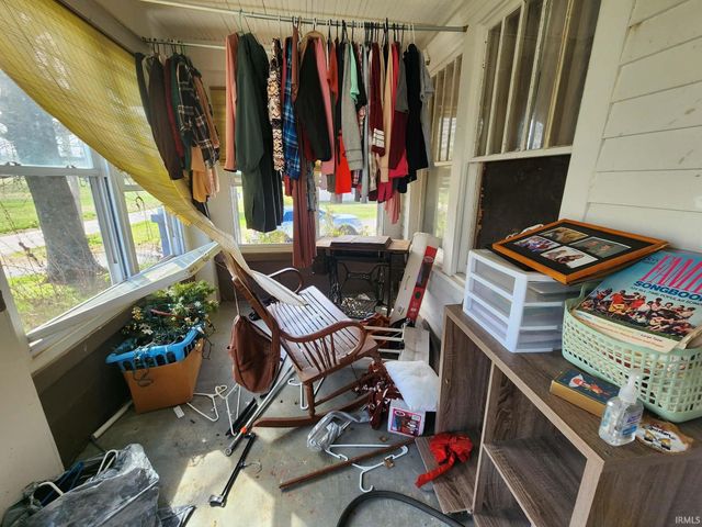 1913 S 1200 East Road, Oakland City, IN 47660