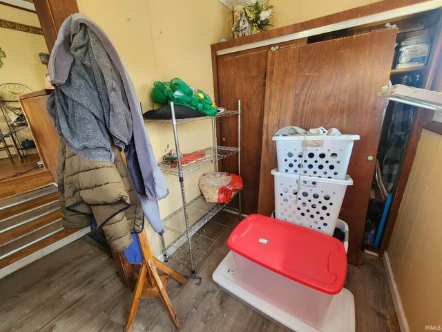 1913 S 1200 East Road, Oakland City, IN 47660