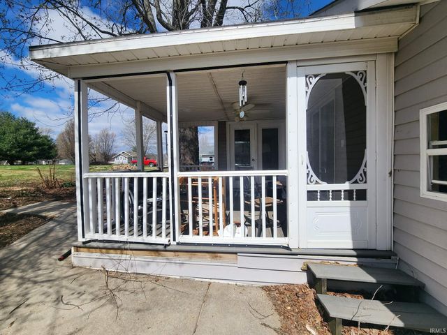 1913 S 1200 East Road, Oakland City, IN 47660