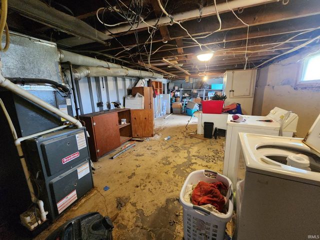 1913 S 1200 East Road, Oakland City, IN 47660