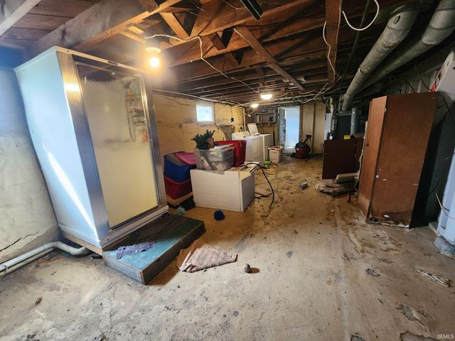 1913 S 1200 East Road, Oakland City, IN 47660