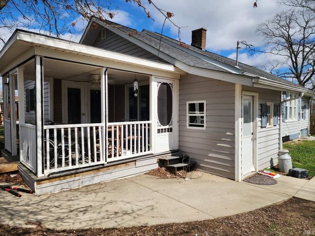 1913 S 1200 East Road, Oakland City, IN 47660