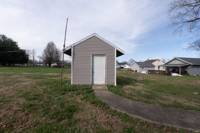 1913 S 1200 East Road, Oakland City, IN 47660