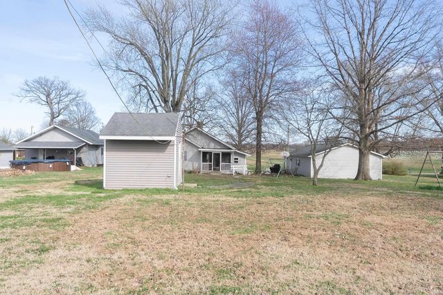 1913 S 1200 East Road, Oakland City, IN 47660