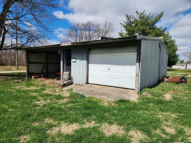 1913 S 1200 East Road, Oakland City, IN 47660