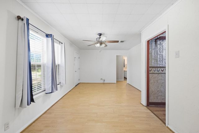 309 Elm Street, Whitesboro, TX 76273