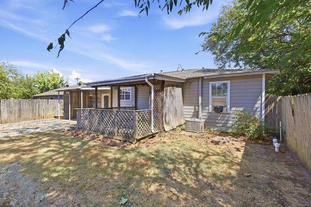 309 Elm Street, Whitesboro, TX 76273