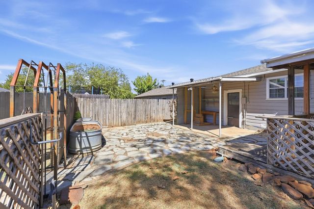 309 Elm Street, Whitesboro, TX 76273