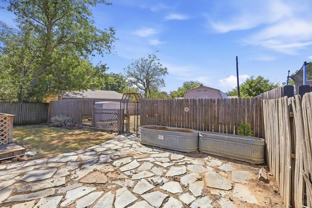 309 Elm Street, Whitesboro, TX 76273