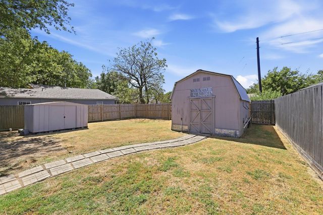 309 Elm Street, Whitesboro, TX 76273
