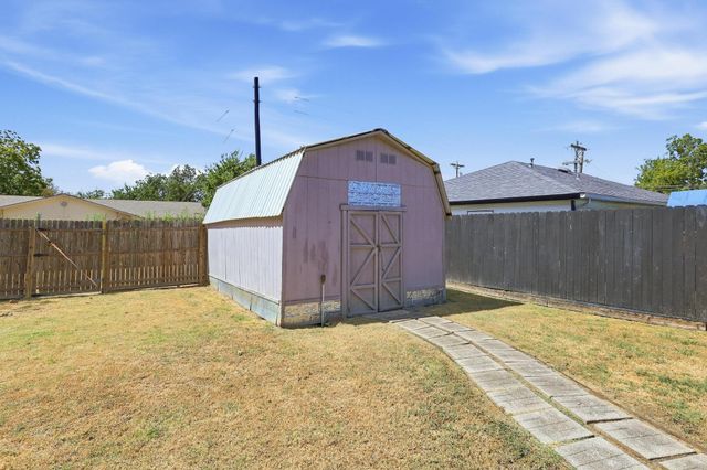 309 Elm Street, Whitesboro, TX 76273