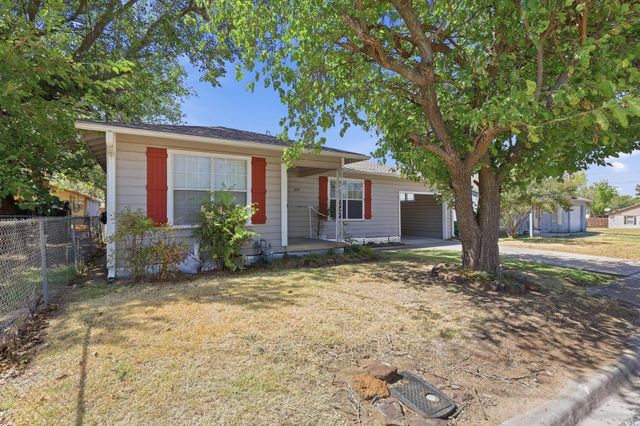 309 Elm Street, Whitesboro, TX 76273