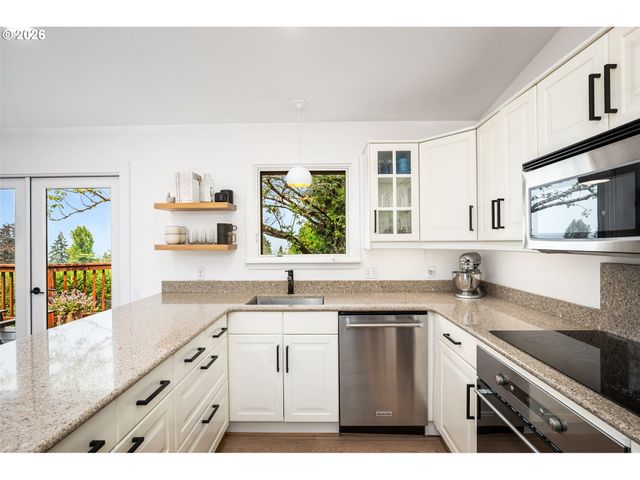 1654 FIRCREST Dr, Lake Oswego, OR 97034