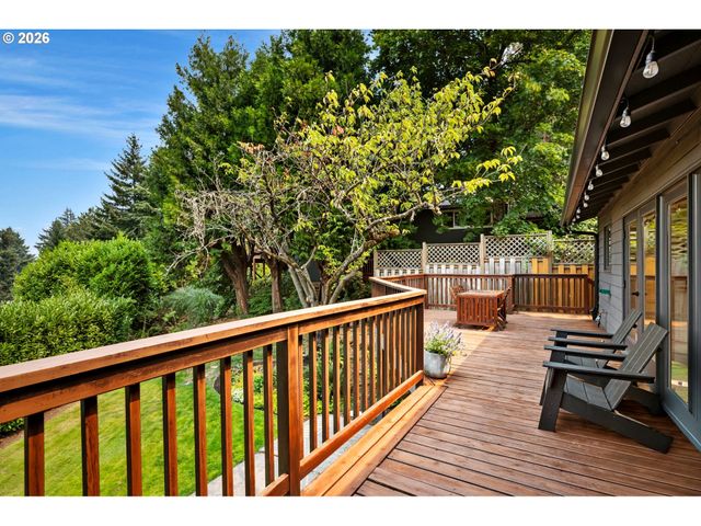 1654 FIRCREST Dr, Lake Oswego, OR 97034