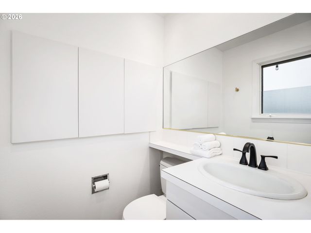 1654 FIRCREST Dr, Lake Oswego, OR 97034
