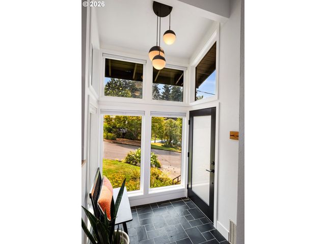 1654 FIRCREST Dr, Lake Oswego, OR 97034