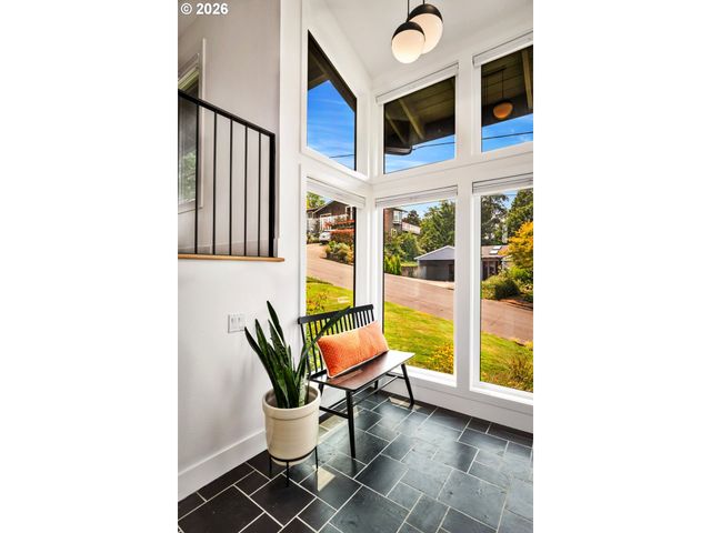 1654 FIRCREST Dr, Lake Oswego, OR 97034