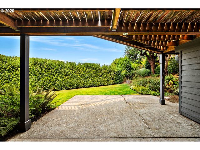 1654 FIRCREST Dr, Lake Oswego, OR 97034