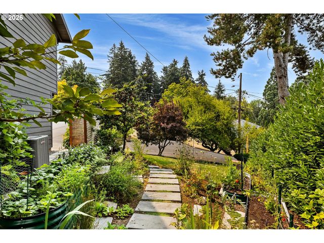 1654 FIRCREST Dr, Lake Oswego, OR 97034