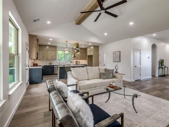 10925 Sandstone Ridge Way, Guthrie, OK 73044