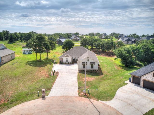 10925 Sandstone Ridge Way, Guthrie, OK 73044