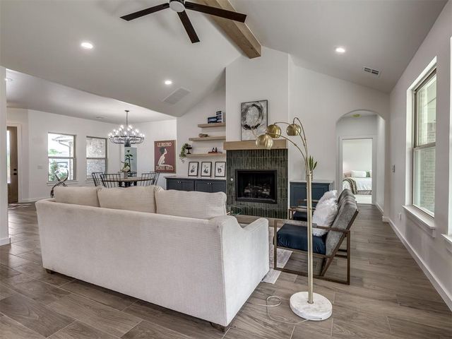 10925 Sandstone Ridge Way, Guthrie, OK 73044