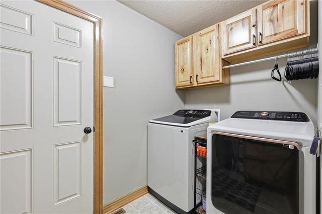 1425 SW 44th Street, Lee's Summit, MO 64082