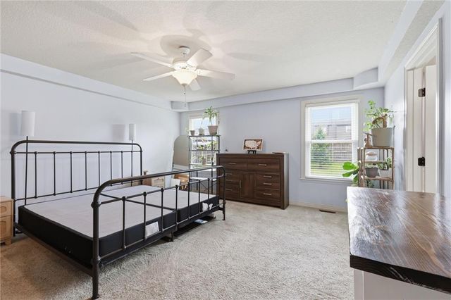 1425 SW 44th Street, Lee's Summit, MO 64082