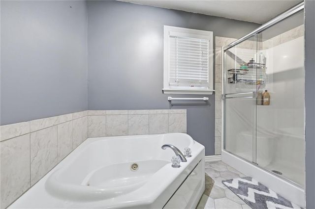 1425 SW 44th Street, Lee's Summit, MO 64082