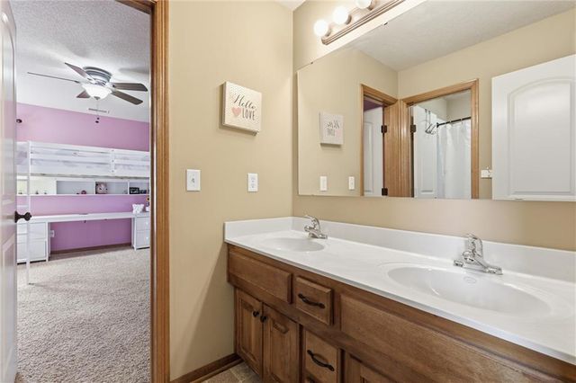 1425 SW 44th Street, Lee's Summit, MO 64082