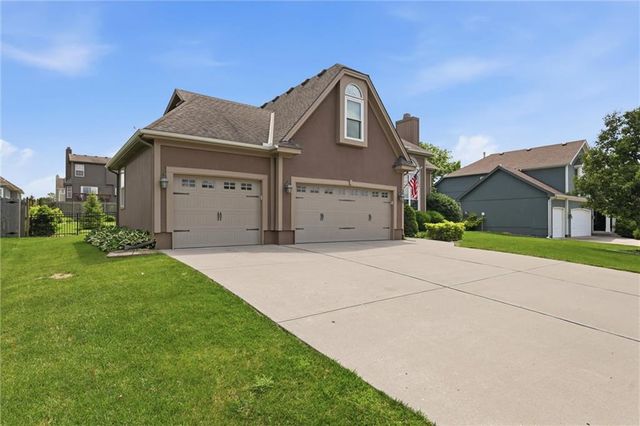 1425 SW 44th Street, Lee's Summit, MO 64082