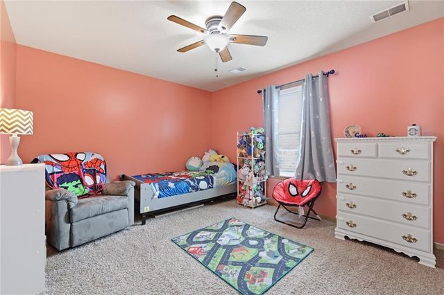 1425 SW 44th Street, Lee's Summit, MO 64082