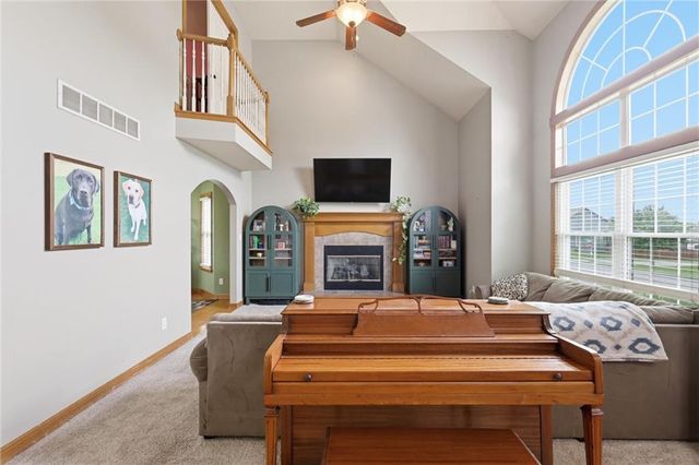1425 SW 44th Street, Lee's Summit, MO 64082
