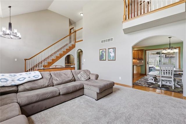 1425 SW 44th Street, Lee's Summit, MO 64082