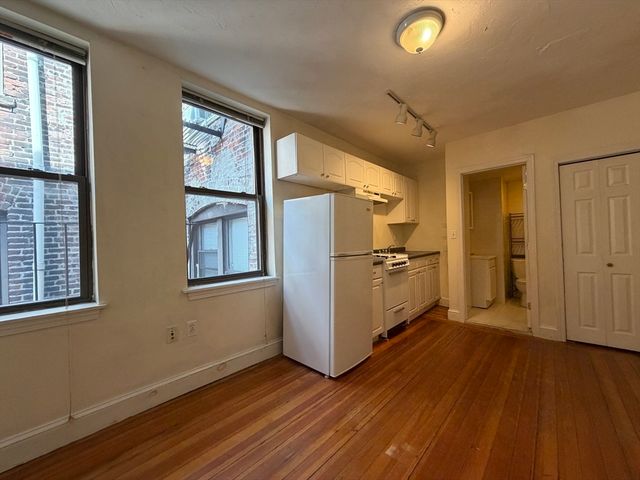 64 Myrtle St. 11, Boston, MA 02114