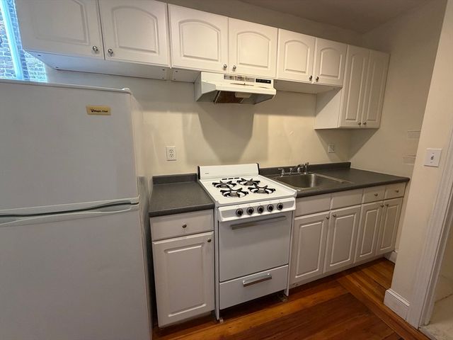 64 Myrtle St. 11, Boston, MA 02114