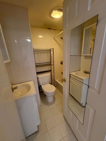 64 Myrtle St. 11, Boston, MA 02114